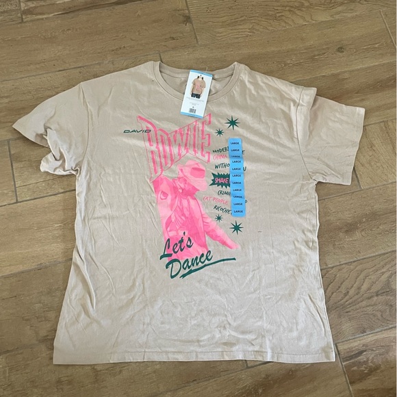 NWT David Bowie Graphic cotton short sleeve Tee in Tan and Pink- women’s large - Picture 3 of 7